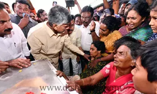 కందుకూరు మృతుల కుటుంబాలకు చంద్రబాబు పరామర్శ