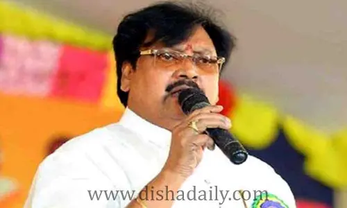ఏపీలో అప్రకటిత ఎమర్జెన్సీ నడుస్తోంది : TDP Leader Varla Ramaiah