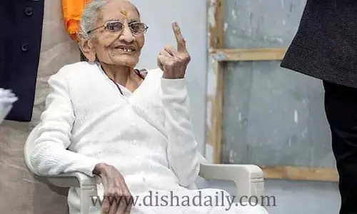 ఆ వయసులోను కొడుకు కోసం హీరాబెన్ ప్రచారం..