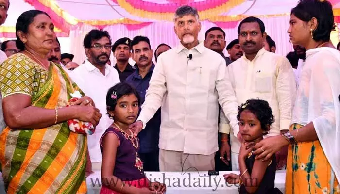 Tdp Leader హర్ష కుటుంబానికి బాసటగా Chandrababu Tdp Leader హర్ష కుటుంబానికి బాసటగా Chandrababu