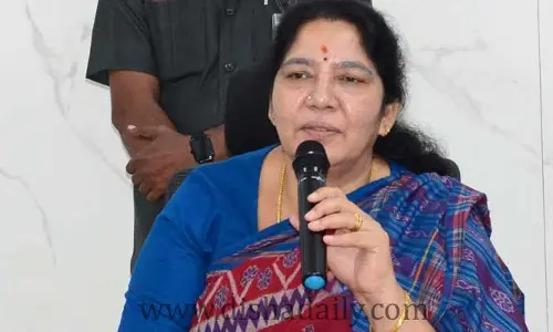 బ్రేకింగ్: మంత్రి సత్యవతి రాథోడ్ కాన్వాయ్‌కు ప్రమాదం