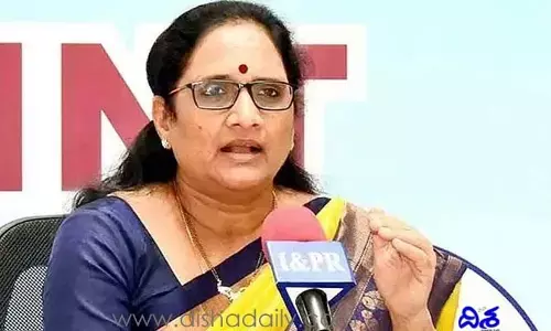 ప్రేమోన్మాది కల్యాణ్‌ పశువులా ప్రవర్తించాడు : Vasireddy Padma