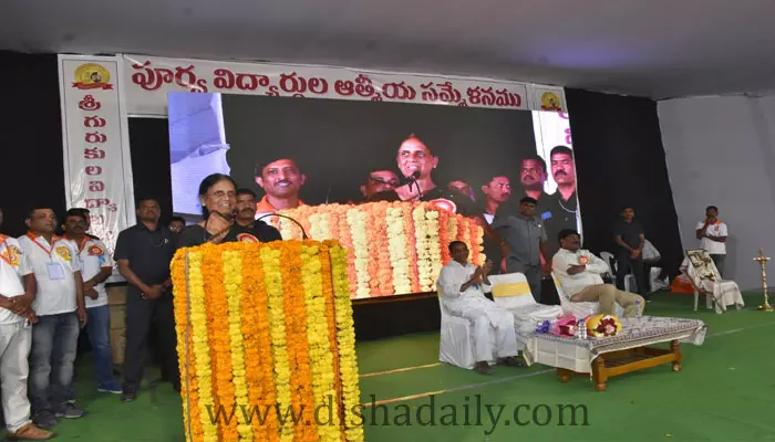 ఎంత ఎదిగినా ఒదిగి ఉండాలి.. Minister Sabitha Indra Reddy