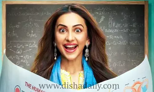 Chhatriwali trailer out : Sex education క్లాసెస్ చెప్తున్న రకుల్