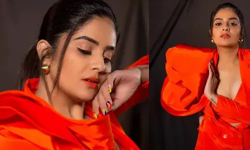 Anchor Sreemukhi : చూపులతోనే కవ్విస్తోన్న యాంకర్ శ్రీముఖి