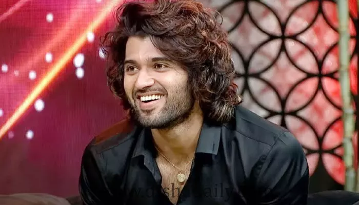 ఫ్యాన్స్కు Vijay Deverakonda బంపర్ ఆఫర్ (వీడియో) ఫ్యాన్స్కు Vijay Deverakonda బంపర్ ఆఫర్ (వీడియో)