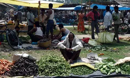 నరక కూపంగా వారపు సంతలు