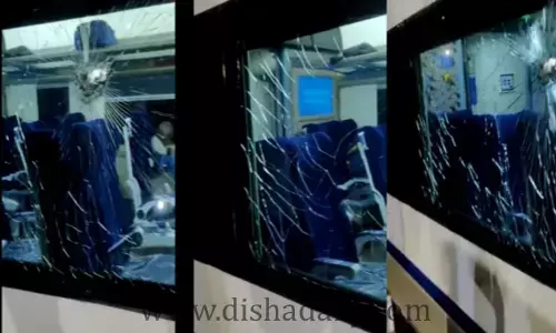 బ్రేకింగ్: ఆంధ్రప్రదేశ్‌లో వందేభారత్ రైలుపై రాళ్ల దాడి..