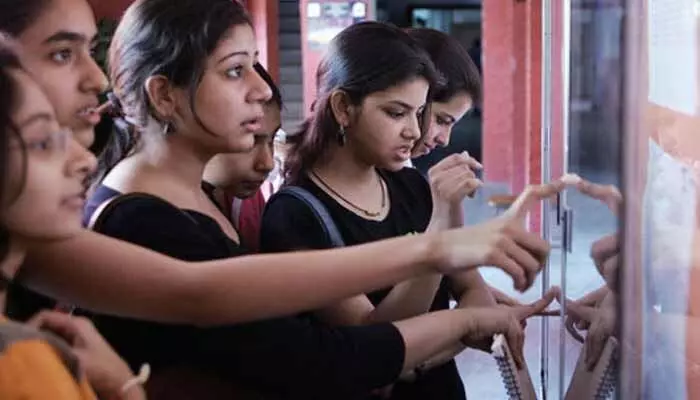 JEE Main paper two results : జేఈఈ మెయిన్ పేపర్-2 ఫలితాలు విడుదల.. సత్తా చాటిన సౌత్ విద్యార్థులు JEE Main paper two results : జేఈఈ మెయిన్ పేపర్-2 ఫలితాలు విడుదల.. సత్తా చాటిన సౌత్ విద్యార్థులు