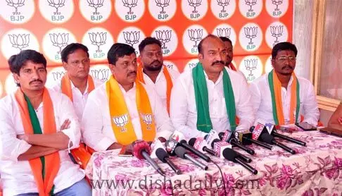 తెలంగాణ ఉద్యమంలో ఖమ్మం చరిత్ర తెలుసుకో : బీజేపీ నేతలు తెలంగాణ ఉద్యమంలో ఖమ్మం చరిత్ర తెలుసుకో : బీజేపీ నేతలు