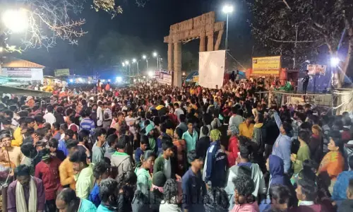 జనసంద్రంగా మారిన ఐనవోలు..