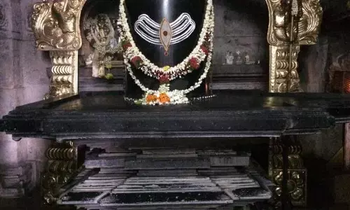 860 ఏళ్ల వేయిస్తంభాల గుడి