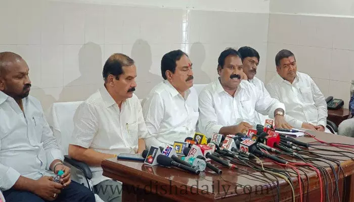 దేశం చూపు బీఆర్ఎస్ వైపు.. మంత్రి ఎర్రబెల్లి దయాకర్ రావు దేశం చూపు బీఆర్ఎస్ వైపు.. మంత్రి ఎర్రబెల్లి దయాకర్ రావు