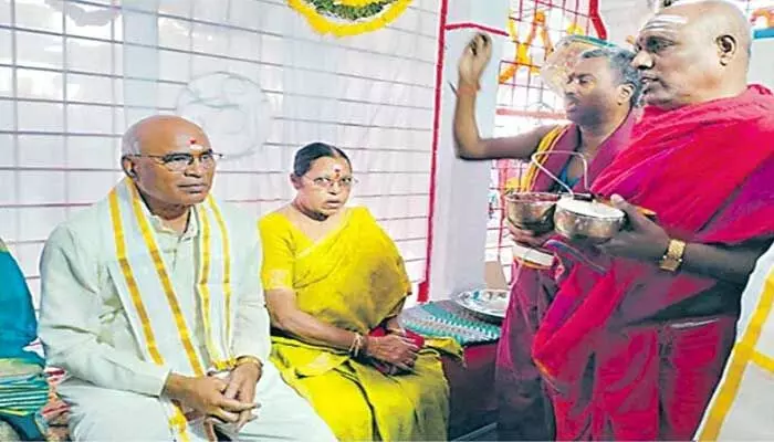దేవుణ్ణి నమ్మేవాడు కమ్యూనిస్టేనా? దేవుణ్ణి నమ్మేవాడు కమ్యూనిస్టేనా?