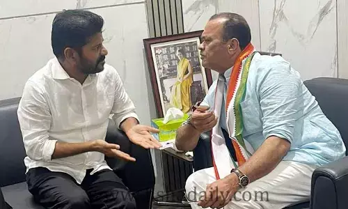 గాంధీ భవన్‌లో అనూహ్య పరిణామం.. రేవంత్ రెడ్డితో కోమటిరెడ్డి వెంకట్ రెడ్డి భేటీ!