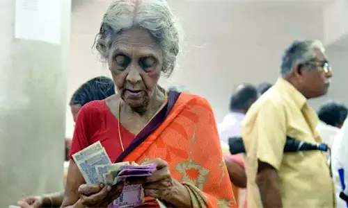 పెన్షన్ల అమలుపై జగన్ అబద్దాలు!