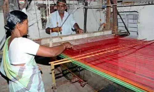 చేయూత లేని చేనేత
