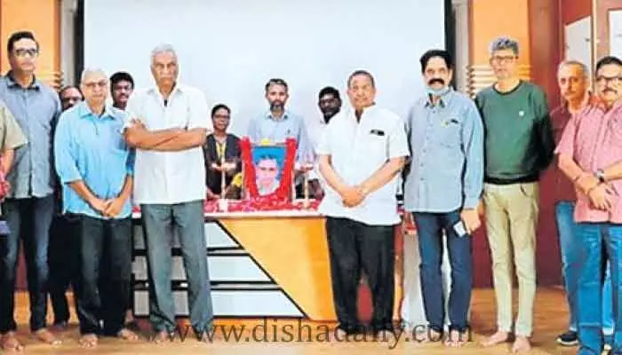 ఆయన మరణం ఇండస్ట్రీకి తీరని లోటు.. సూర్య నారాయణ సంతాప సభలో ప్రముఖులు ఆయన మరణం ఇండస్ట్రీకి తీరని లోటు.. సూర్య నారాయణ సంతాప సభలో ప్రముఖులు
