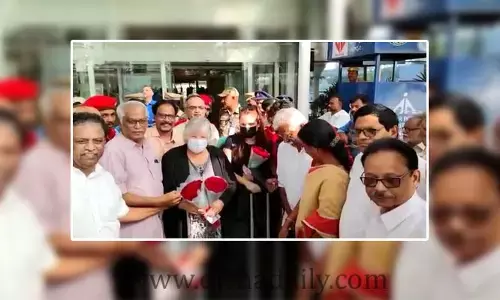 విజయవాడకు చేరుకున్న చేగువేరా కుమార్తె, మనవరాలు