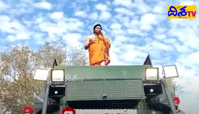 వారాహిపై జనసేన చీఫ్ పవన్ కల్యాణ్ మొదటి స్పీచ్ ఇదే! (వీడియో) వారాహిపై జనసేన చీఫ్ పవన్ కల్యాణ్ మొదటి స్పీచ్ ఇదే! (వీడియో)