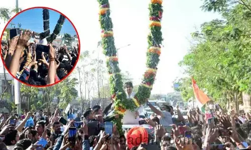 కొండగట్టులో Pawan Kalyanకు గజమాలతో స్వాగతం
