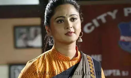 హీరోయిన్ అనుష్క పేరుతో రూ.51 లక్షల మోసం!