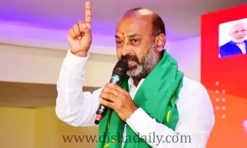 మెడికో ప్రీతి ఆత్మహత్యపై స్పందించని మూర్ఖుడు సీఎం KCR: బండి సంజయ్ ఫైర్