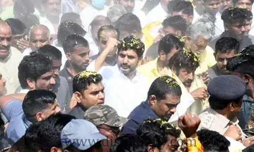 Nara lokeshకు 200 మంది ప్రైవేటు బౌన్సర్లు - అనుక్షణం 400 మంది వాలంటీర్లు..!