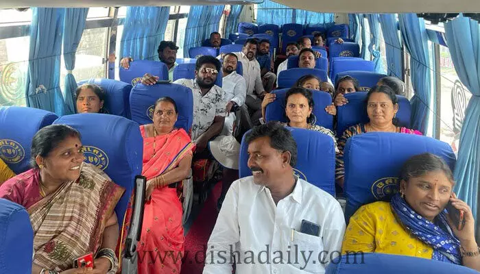 ఊపందుకున్న క్యాంపు రాజకీయం.. జవహర్ నగర్ టూ బాపట్లకు కార్పొరేటర్లు ఊపందుకున్న క్యాంపు రాజకీయం.. జవహర్ నగర్ టూ బాపట్లకు కార్పొరేటర్లు