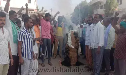 మాల్యాద్రి రెడ్డి మాట వెనక్కి తీసుకోవాలని.. దళిత సంఘాల నిరసన