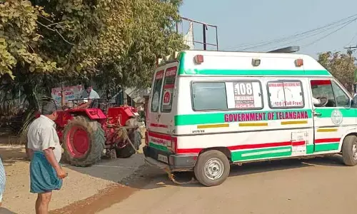 108 కు తాడుకట్టి లాక్కెళ్తున్న ట్రాక్టర్