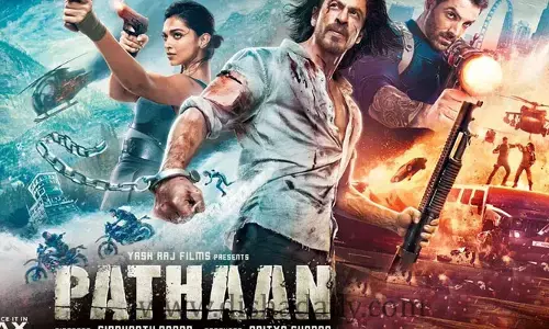 Pathaan నడుస్తున్న థియేటర్లకు భారీ నష్టం.. సీట్లు విరగొడుతున్న అభిమానులు