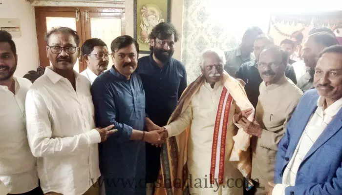 విభజనతో మరింత దగ్గరవుతున్న తెలుగు ప్రజలు విభజనతో మరింత దగ్గరవుతున్న తెలుగు ప్రజలు