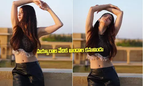 వయ్యారాల వేదిక అందాల కనువిందు