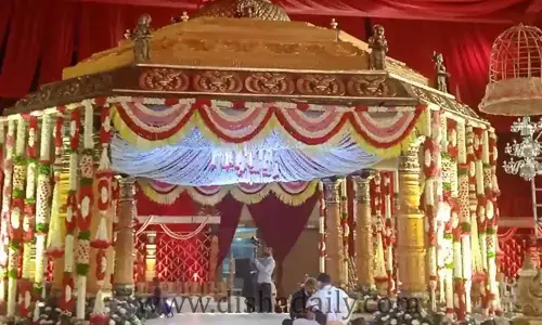 మండపం మీద వరుడు మాత్రమే ఉన్నాడు.. కానీ వధువు మాత్రం వేరే ప్రదేశంలో ?