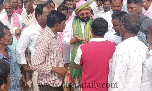 ఏం అభివృద్ధి చేశావని ఊర్లోకి వచ్చావు.. బీఆర్‌ఎస్ ఎమ్మెల్యేకు నిరసన సెగ..