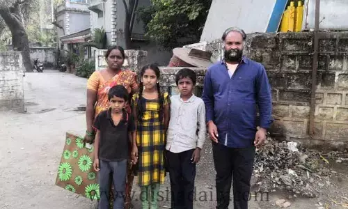 11 ఏళ్లుగా పోరాటం.. న్యాయం జరగలేదని ప్రగతి భవన్ ఎదుట ఆత్మహత్యాయత్నం