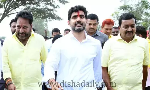 Karnataka లో డీజిల్ కొట్టించిన లోకేష్.. ఏపీలో రేట్లపై విమర్శలు