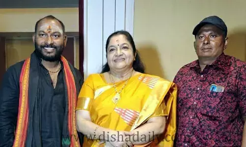 ఊహకు అందనిది.. చిత్ర గానంతో మూవీ గ్రాండ్ లాంచ్