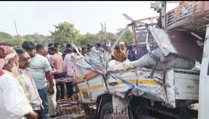 మధ్యప్రదేశ్ లో ఘోర రోడ్డు ప్రమాదం.. ఐదుగురి మృతి మధ్యప్రదేశ్ లో ఘోర రోడ్డు ప్రమాదం.. ఐదుగురి మృతి