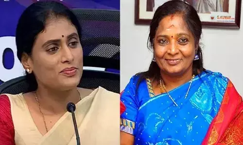 చివరి నిమిషంలో ట్విస్ట్.. గవర్నర్‌ను కలవకుండానే వెళ్లిపోయిన షర్మిల!