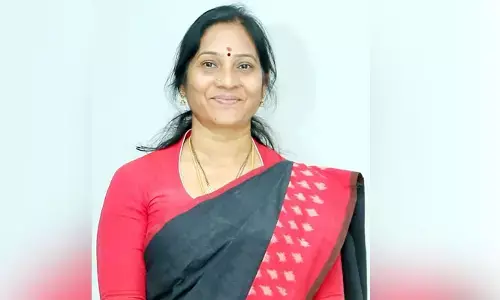 అబద్దాల ముఖ్యమంత్రి కేసీఆర్‌కు జన్మదిన శుభాకాంక్షలు: ఇందిరా శోభన్