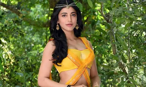 కూల్ ఆంటీస్.. పెళ్లి ఇప్పుడే కాదు: Sruthi Hassan Viral
