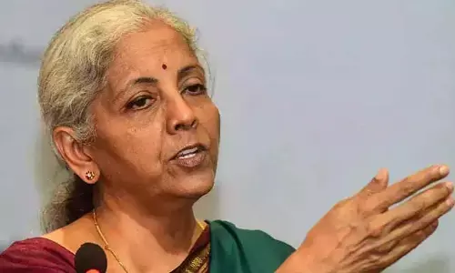 అదానీ గ్రూప్‌‌‌ ఇష్యూపై రెగ్యులేటర్‌లు పర్యవేక్షిస్తున్నాయి: నిర్మలా సీతారామన్