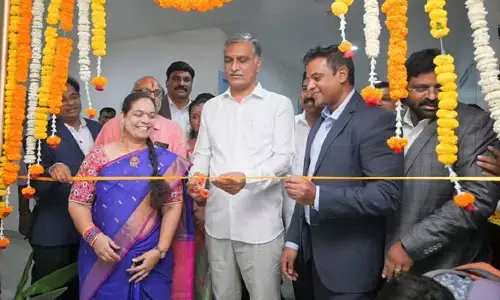 అమోర్​ ఆసుపత్రిని ప్రారంభించిన మంత్రి హరీష్..