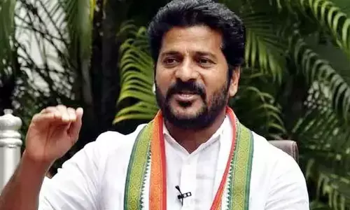 గవర్నర్.. కేసీఆర్‌ను కాపాడే పనిలో పడ్డారు: రేవంత్
