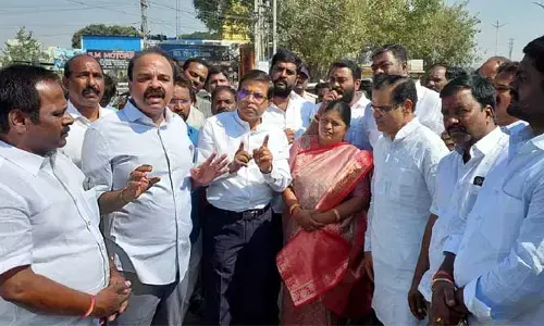 శంషాబాద్ లో బ్రిడ్జి బడావో శంషాబాద్ కు బచావో రిలేనిరాహార దీక్ష..