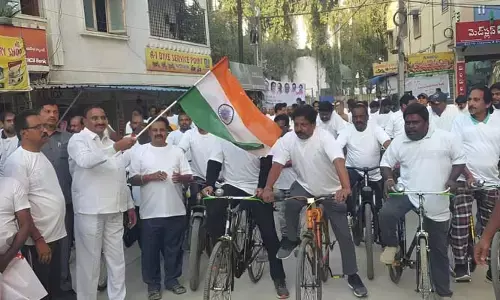 క్యాన్సర్ పై అవగాహన ర్యాలీ.. జెండా ఊపి ప్రారంభించిన ఎమ్మెల్యే గాంధీ