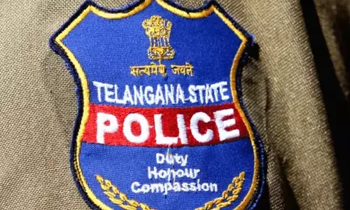 వాహనాలపై పోలీస్, ప్రెస్ అని రాస్తే కేసులు పెడుతాం