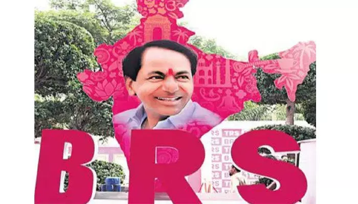 పార్టీ బహిష్కుృతులకు పదవీ గండం పార్టీ బహిష్కుృతులకు పదవీ గండం